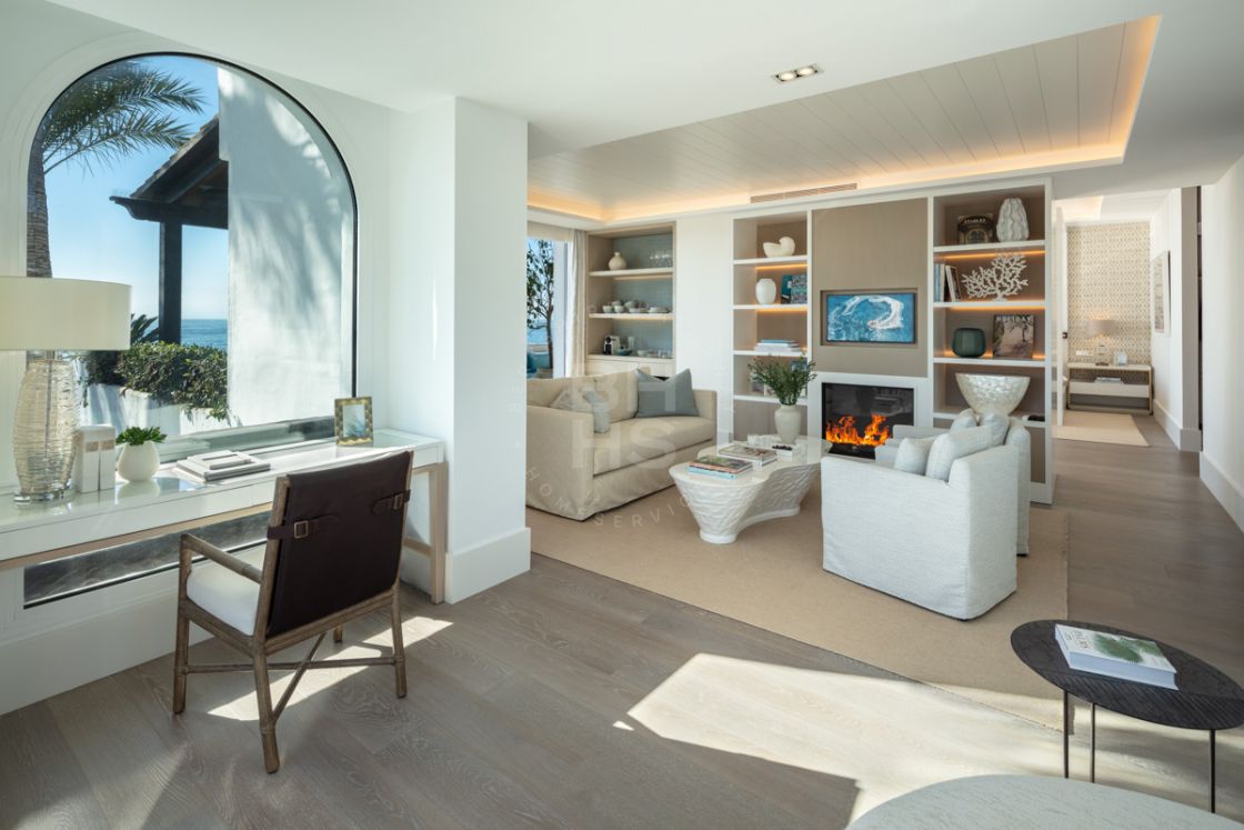Elegant beachfront duplex penthouse in Marina de Puente Romano, on Marbella’s Golden Mile