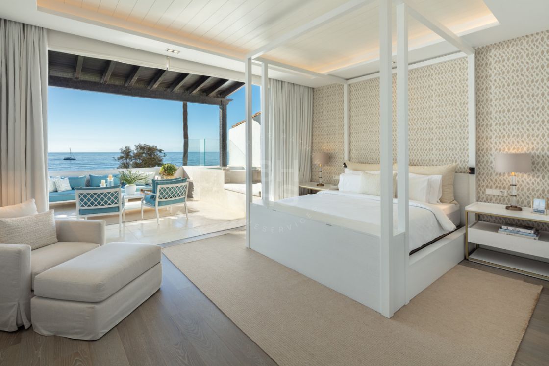 Elegant beachfront duplex penthouse in Marina de Puente Romano, on Marbella’s Golden Mile