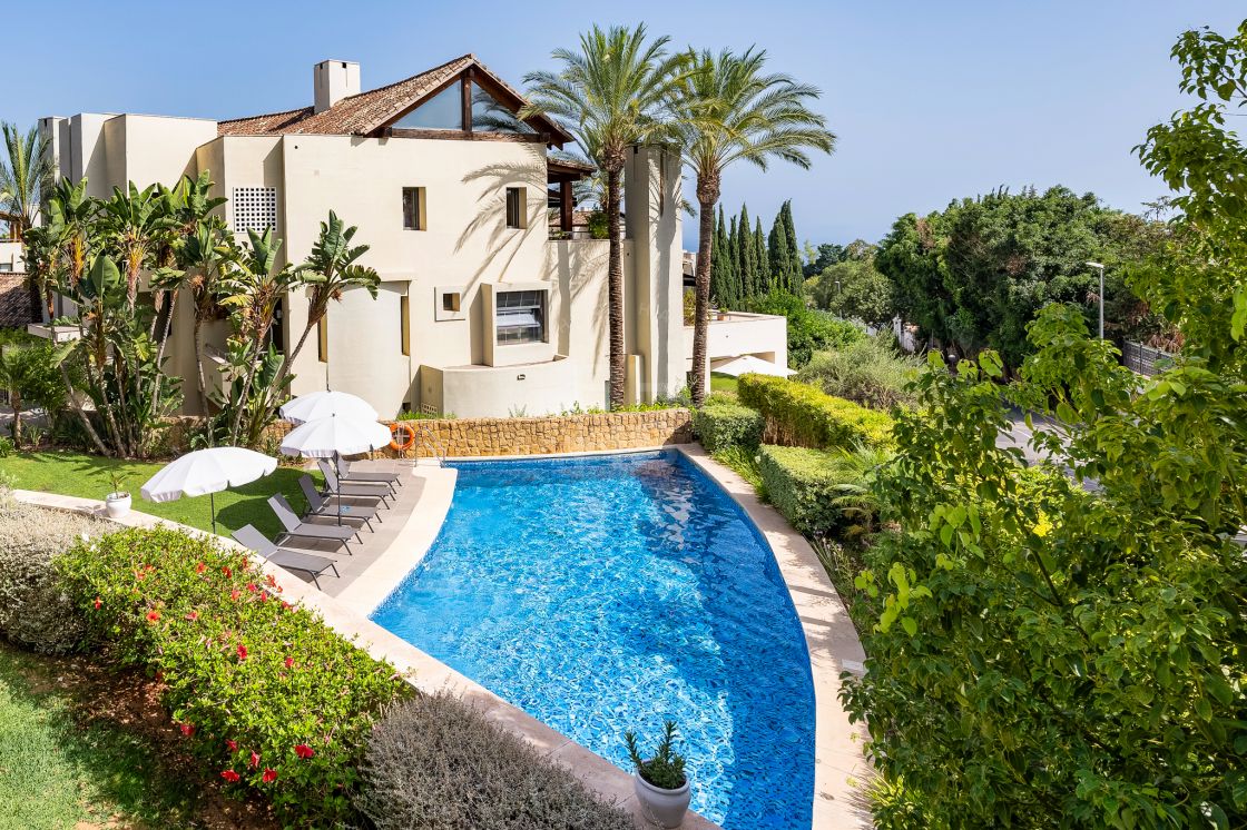 Elegant luxury apartment in Imara, an exclusive complex in the sought-after area of Sierra Blanca, on Marbella’s Golden Mile