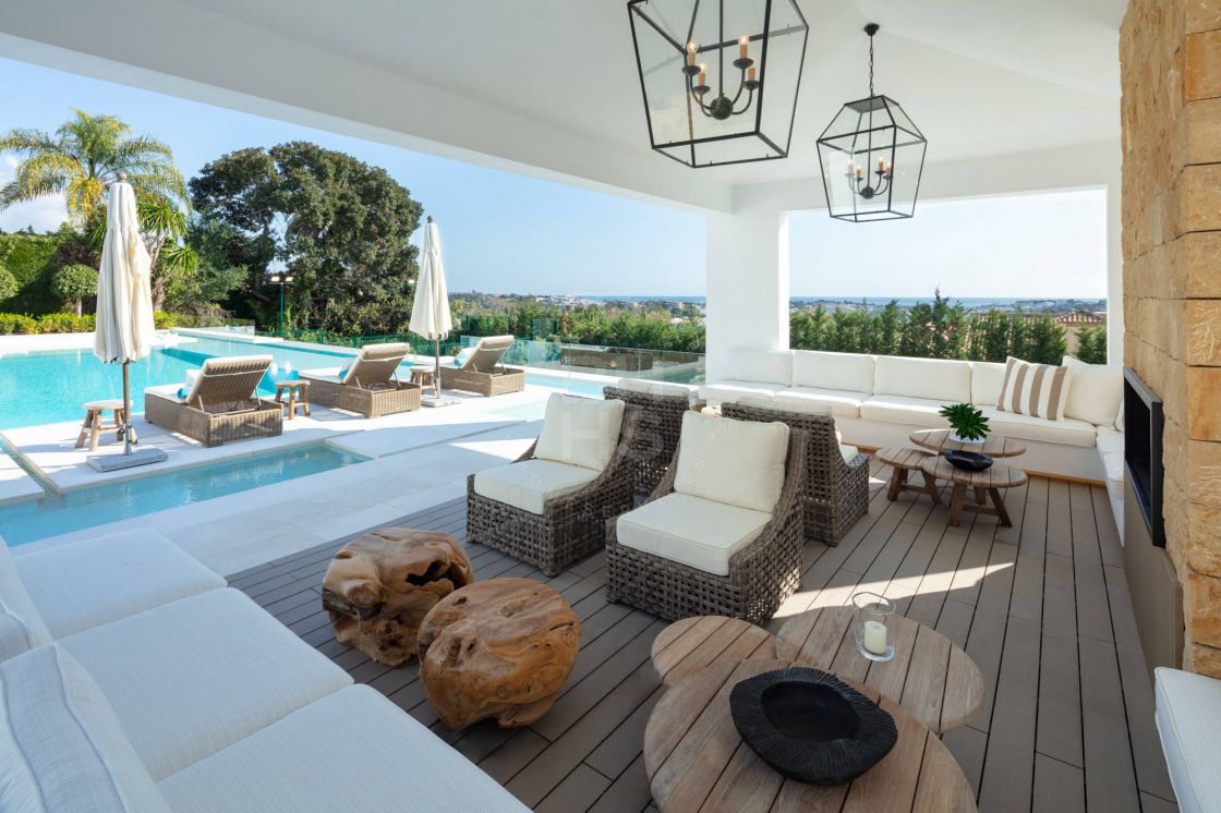 Impressive fully renovated villa ideal for entertaining in La Cerquilla, in the Golf Valley of Nueva Andalucía