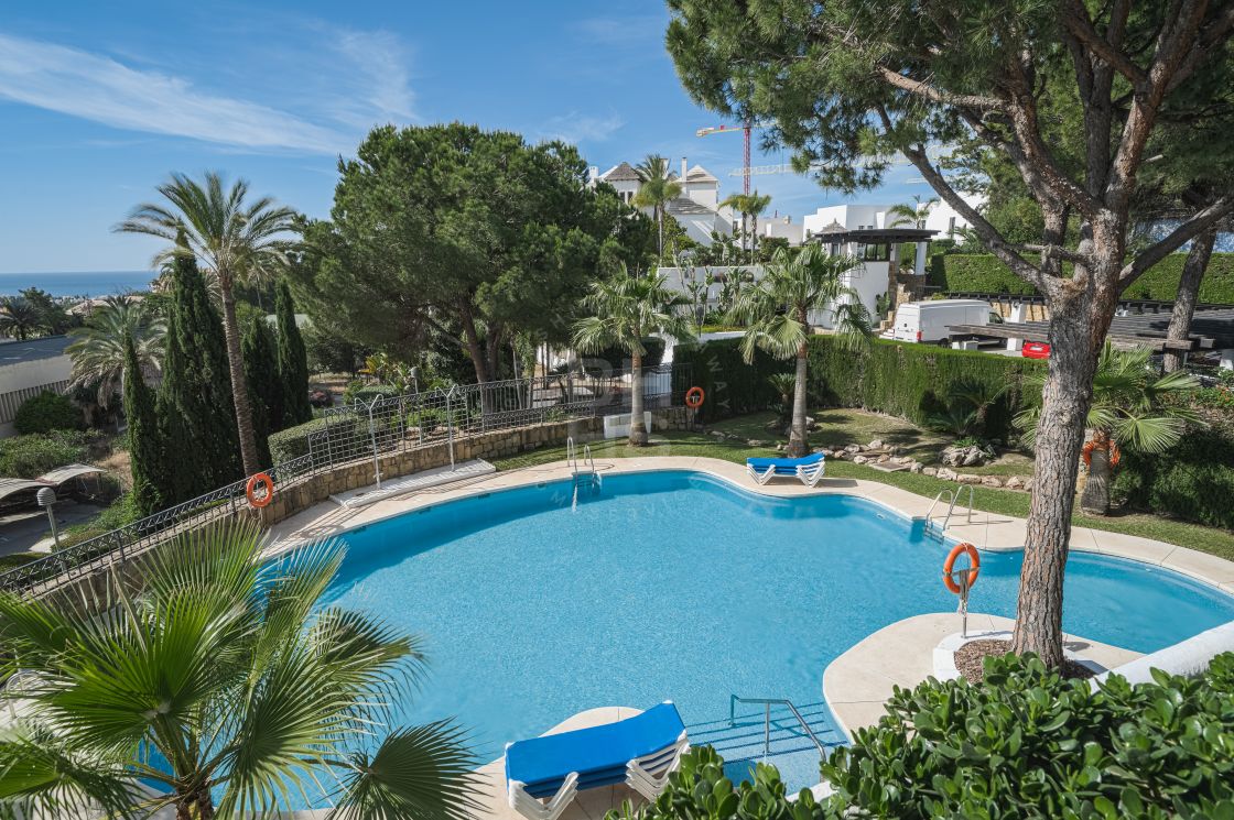 Very spacious studio apartment with lovely sea views in Rio Real, East Marbella.