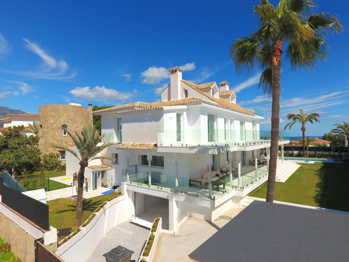 Brand-new villa walking distance to Puerto Banús and next to Centro Plaza in Nueva Andalucía