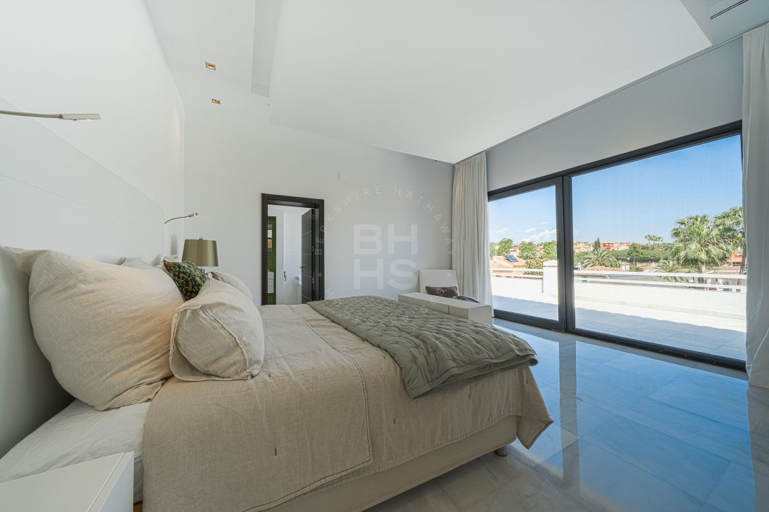 Impressive villa next to Centro Plaza and within walking distance to amenities, the beach, and Puerto Banús