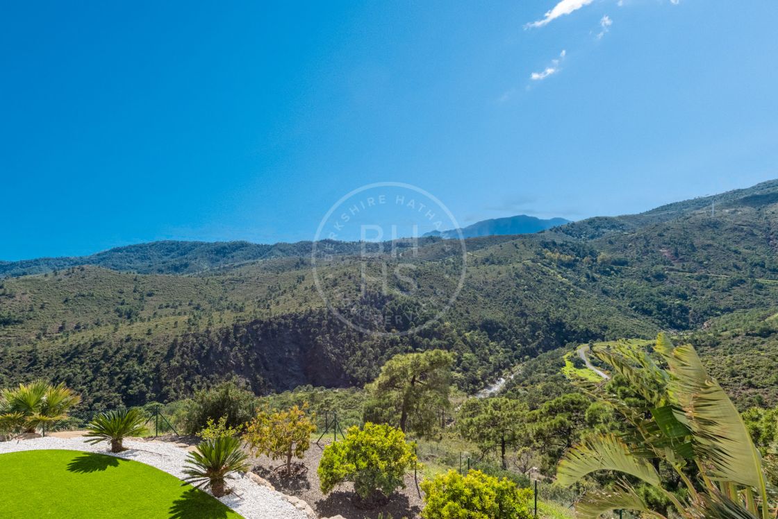 Luxury private villa with sea and mountain views in Monte Mayor, Benahavís