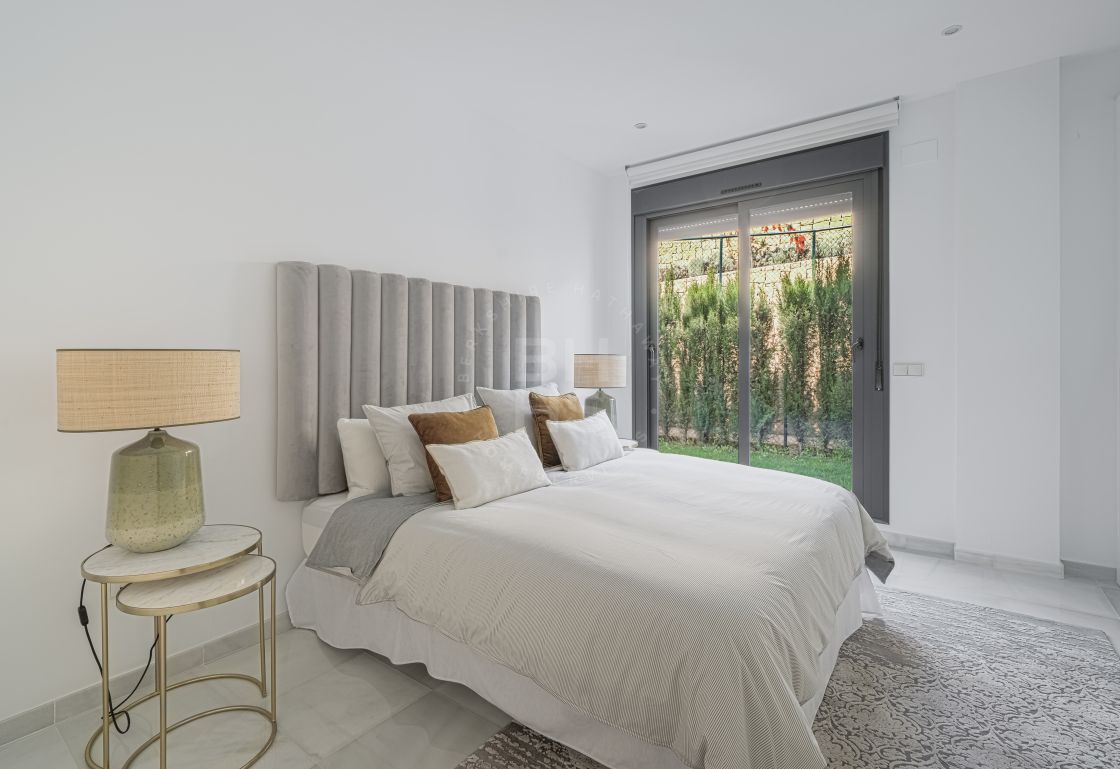 Modern garden apartment in Nazules, a recently built residential complex in Altos de Puente Romano, on Marbella’s Golden Mile