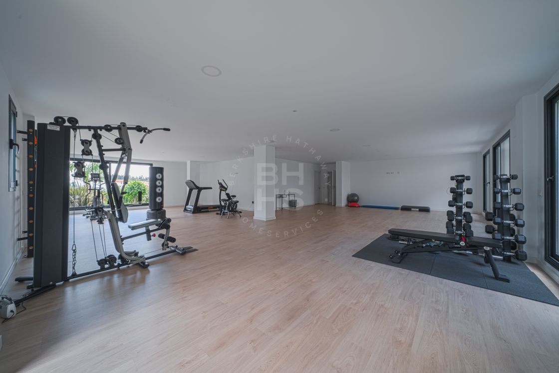 Modern garden apartment in Nazules, a recently built residential complex in Altos de Puente Romano, on Marbella’s Golden Mile