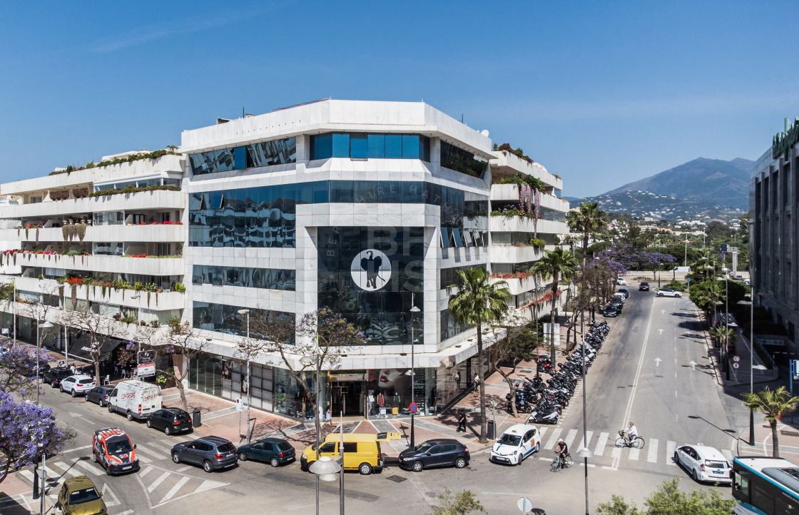 Commercials for long term rent in Marbella - Puerto Banus
