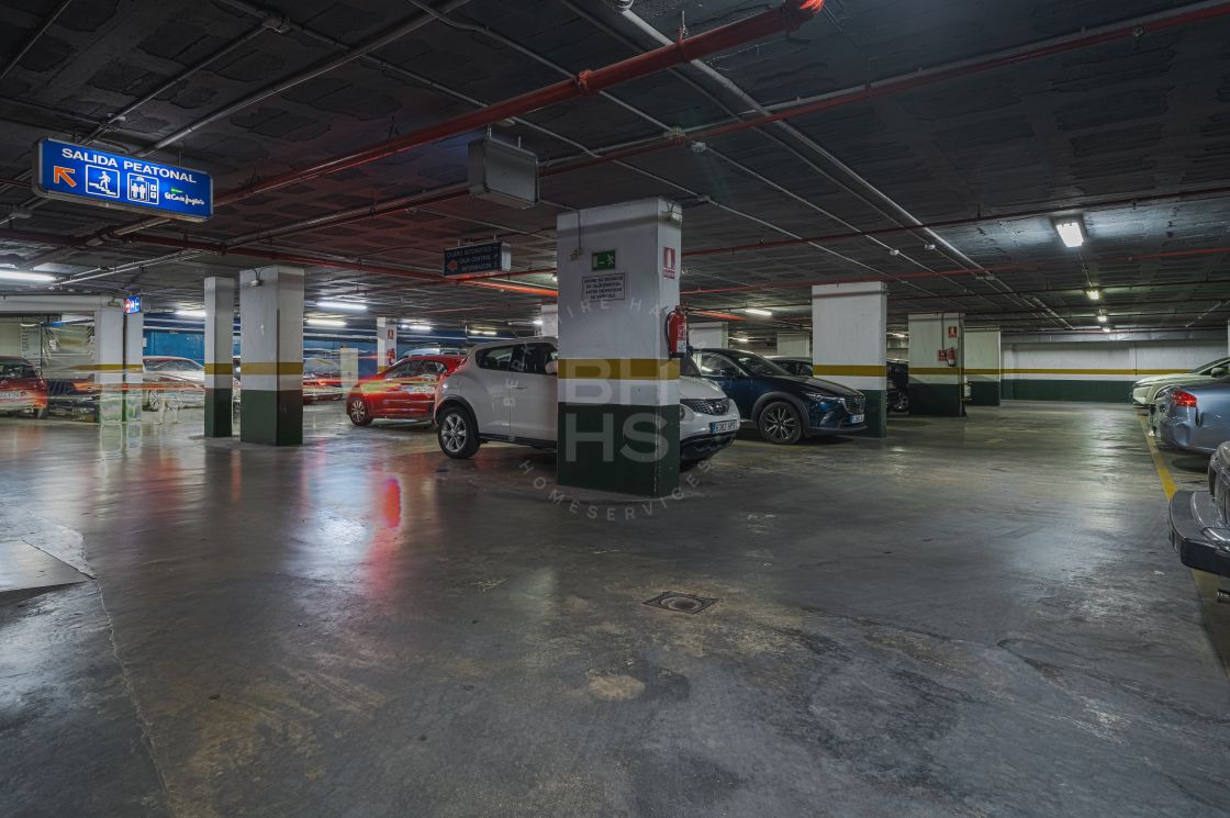 Whole parking floor situated in a privileged shopping location with direct access to El Corte Inglés in Puerto Banús