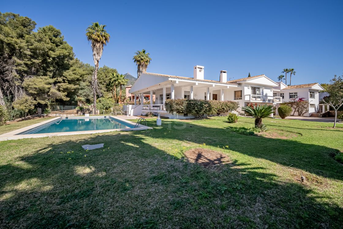 Fantastic investment opportunity located in a secure residential area in Marbella, La Montúa