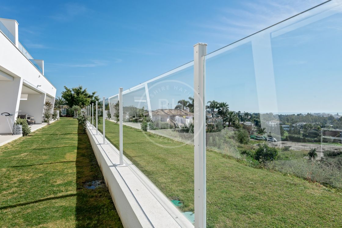Exquisite brand-new garden apartment in Azahar de Marbella, in the Golf Valley of Nueva Andalucía