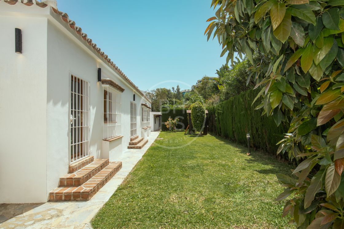 Fully renovated one-storey villa next to Centro Plaza, in Nueva Andalucía