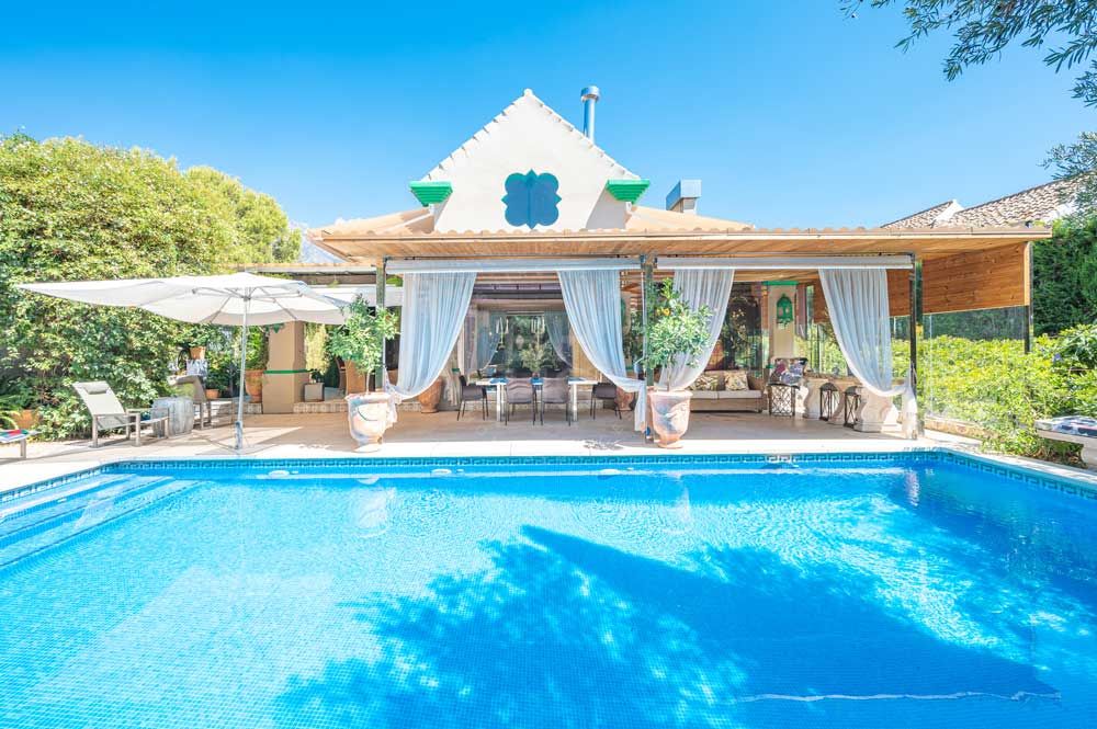 Ultra-modern beachside villa in an idyllic location on the Golden Mile