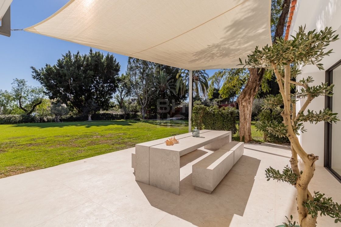 An exquisite 6 bedroom mediterranean style villa within a short distance from the beach in Atalaya/ Estepona.