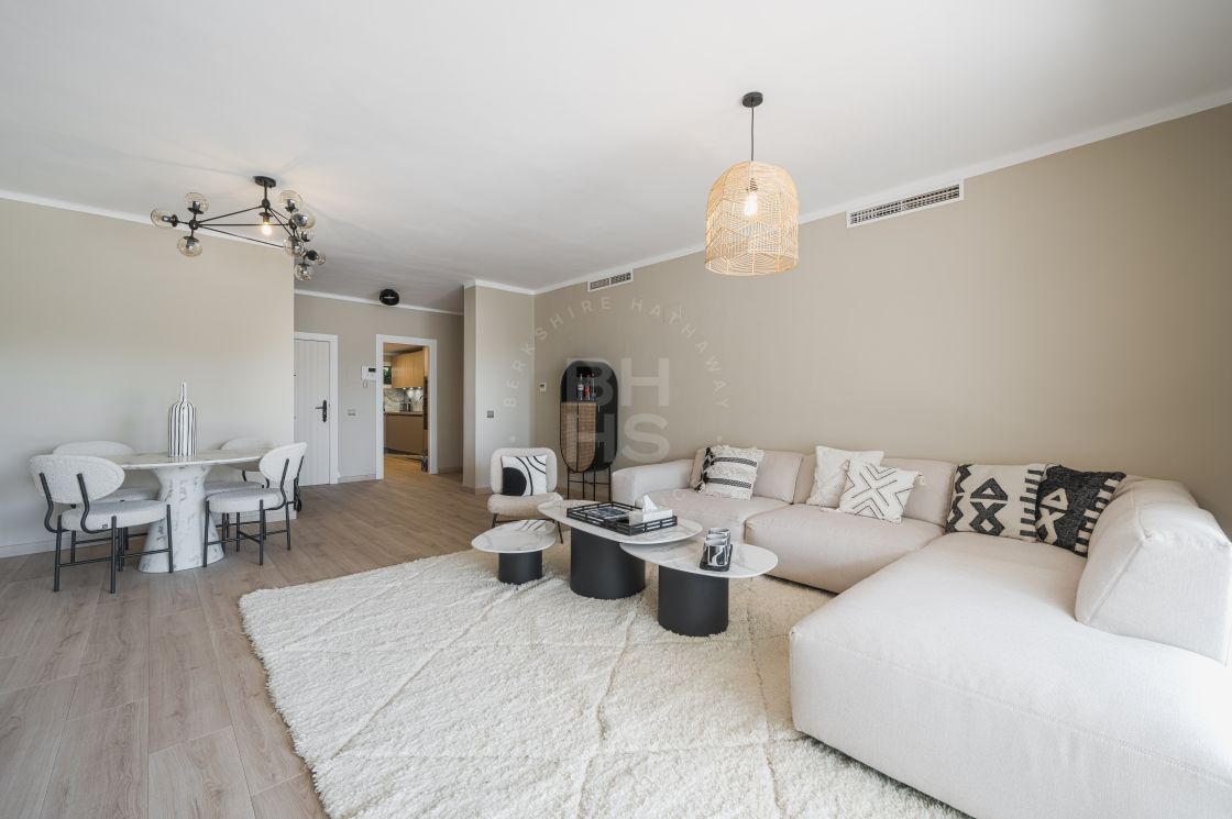 Contemporary apartment in Las Lomas del Marbella Club, Marbella´s finest location