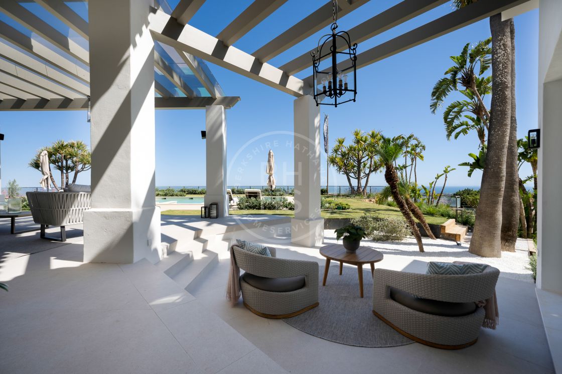 Stunning villa with unique views in Monte Halcones, La Quinta, Benahavís