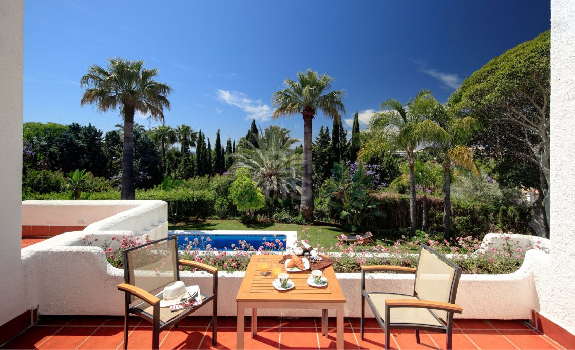 Andalusian-style villa with separate accommodation close to Puerto Banús
