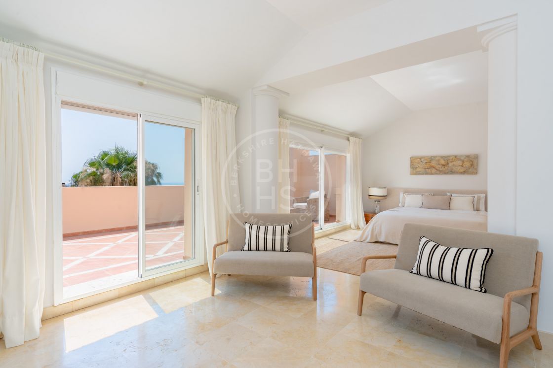 Stunning 3-bedroom duplex penthouse available for holiday rental in the exclusive Albatross Hill in Nueva Andalucia