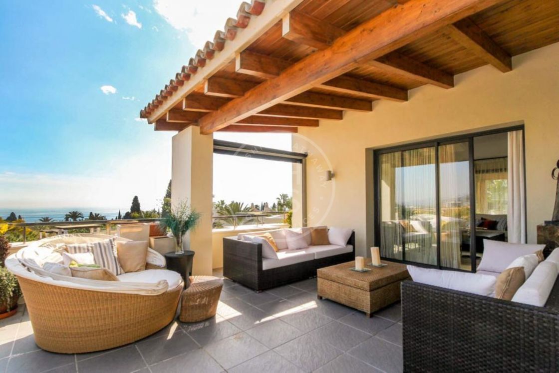 Ultra-contemporary beachside villa in an idyllic location on the Golden Mile