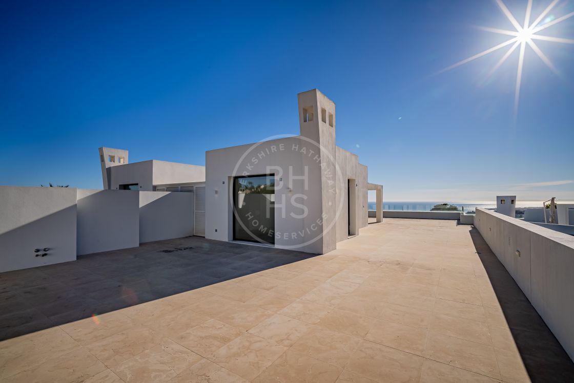 Spectacular modern penthouse with breathtaking panoramic sea views in Reserva de Sierra Blanca