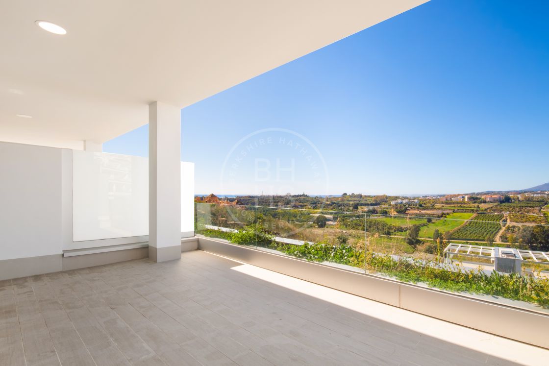 Brand-new contemporary apartment with in a complex with sea views on the New Golden Mile
