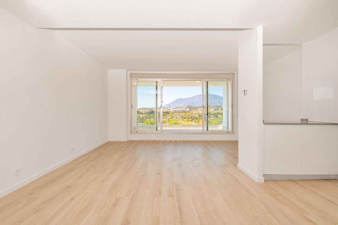 Brand-new contemporary apartment with in a complex with sea views on the New Golden Mile