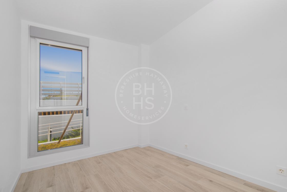 Brand-new contemporary apartment with in a complex with sea views on the New Golden Mile