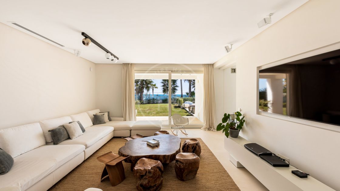 Unique beachfront villa in Río Verde Playa, on Marbella’s Golden Mile