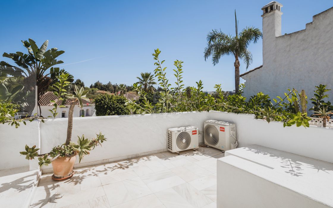 Charming duplex walking distance to Puerto Banús in Los Toreros, Nueva Andalucía
