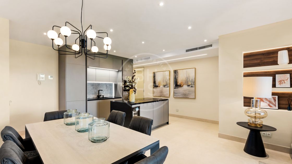 Fully renovated first-floor apartment in a beachfront complex on the New Golden Mile