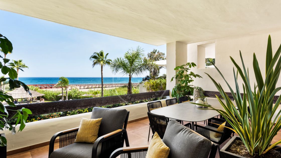 Fully renovated first-floor apartment in a beachfront complex on the New Golden Mile