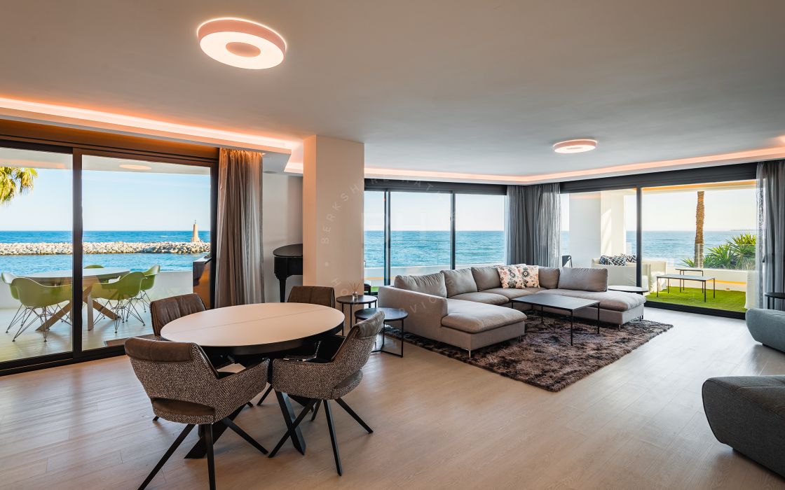 Contemporary beachfront apartment with panoramic sea views in Puerto Banús