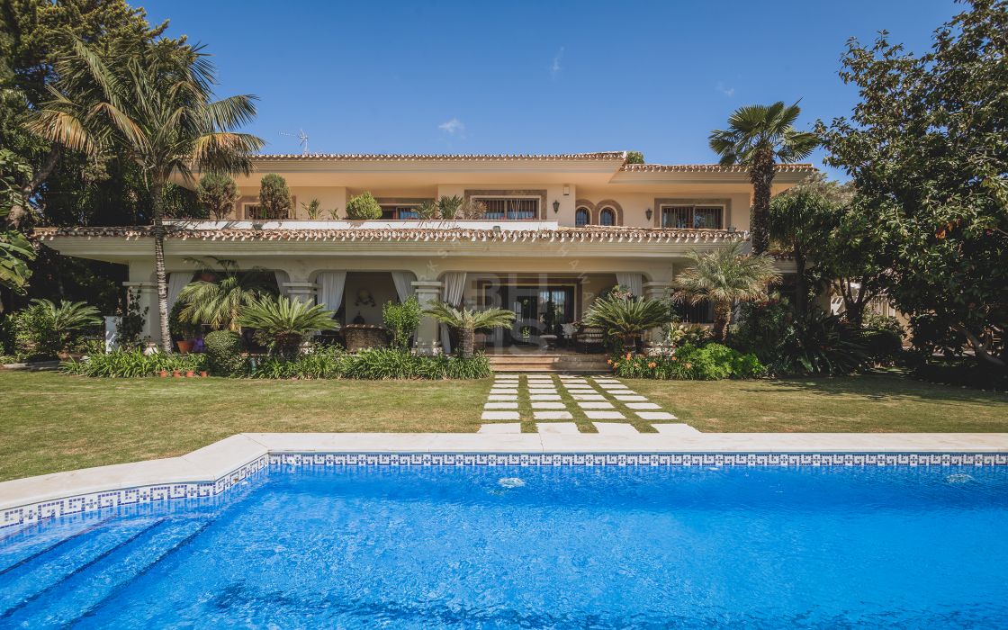 Fantastic investment opportunity located in a secure residential area in Marbella, La Montúa