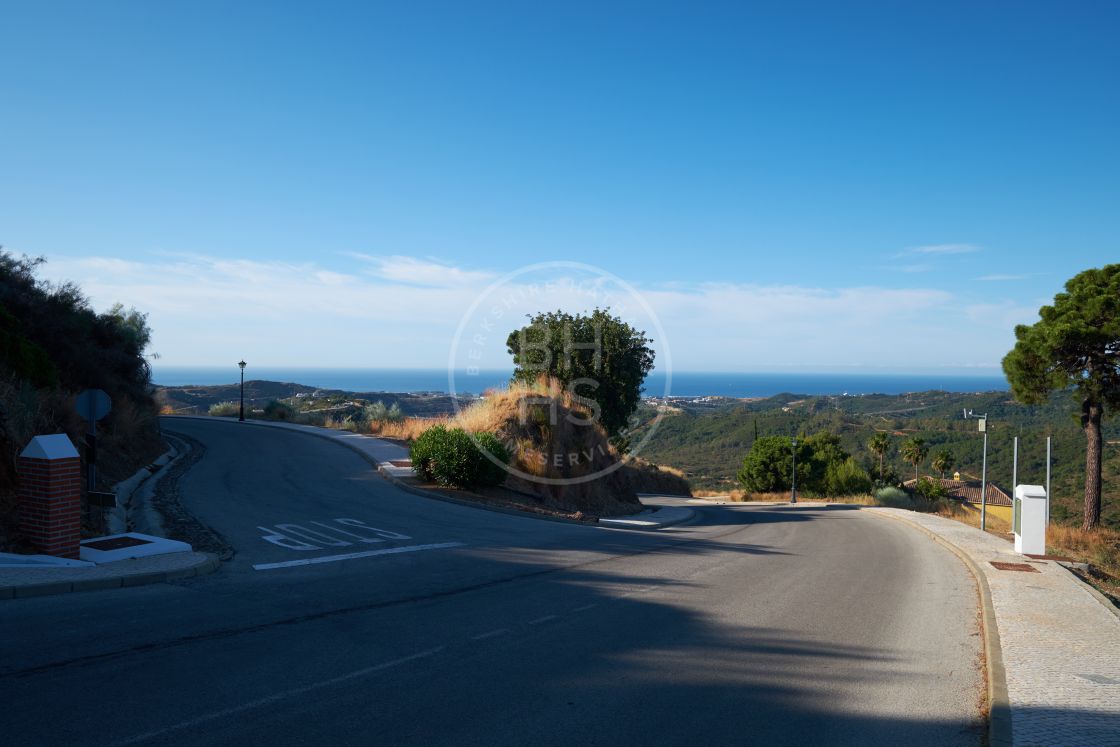 Investment opportunity! Set of three building plots with sea views in Monte Mayor, Benahavís