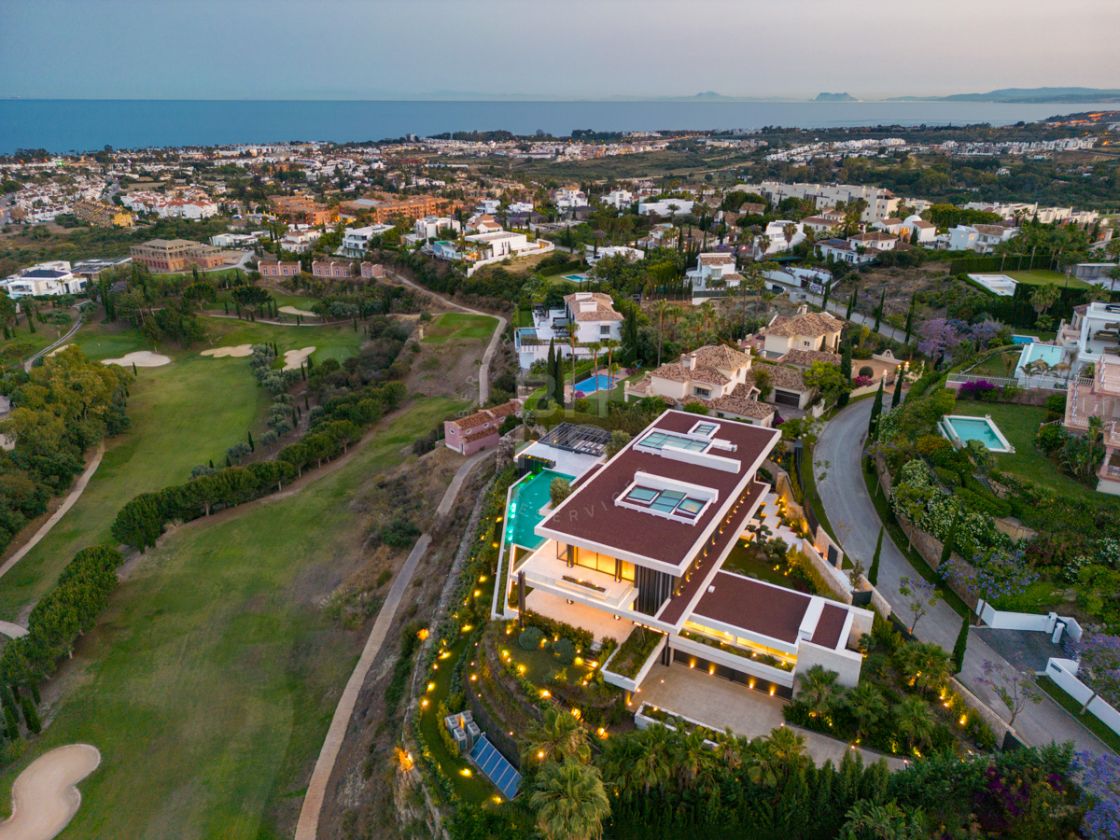 Cutting-edge frontline golf villa in Los Flamingos, Benahavís