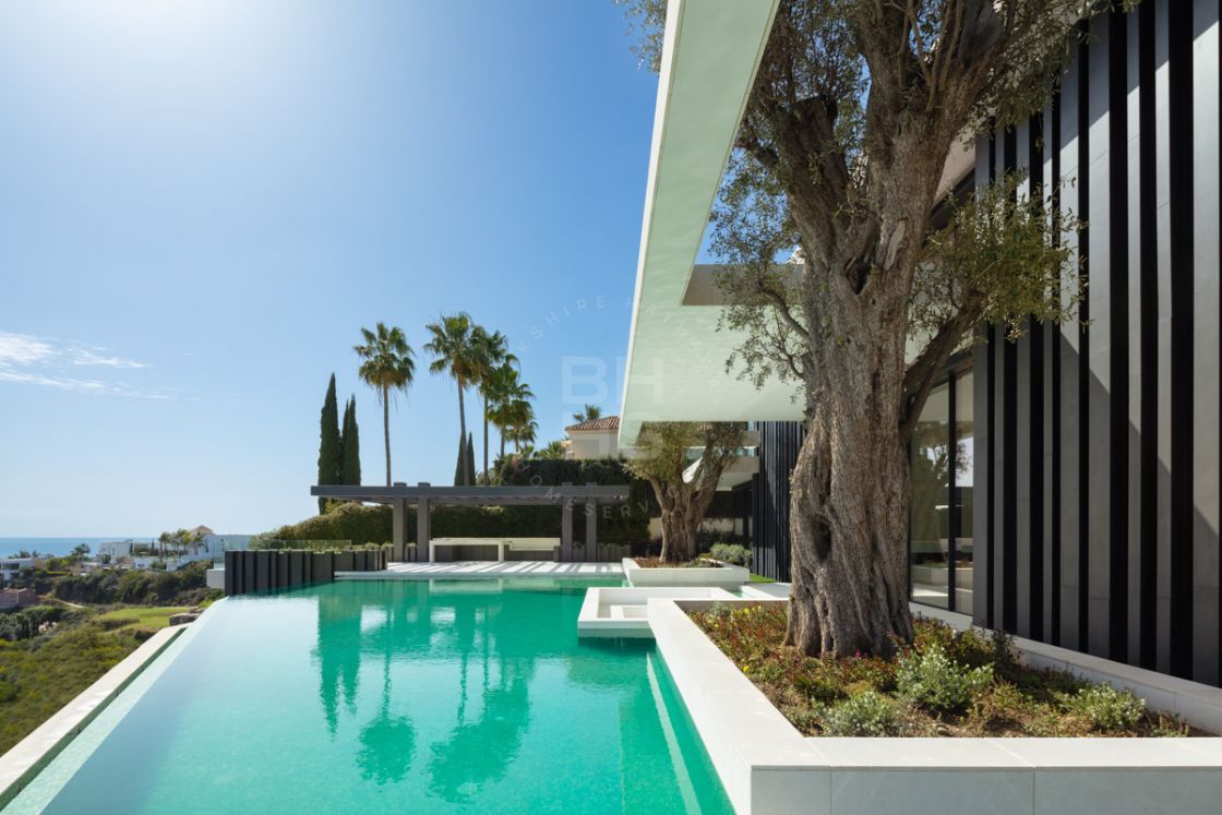 Cutting-edge frontline golf villa in Los Flamingos, Benahavís