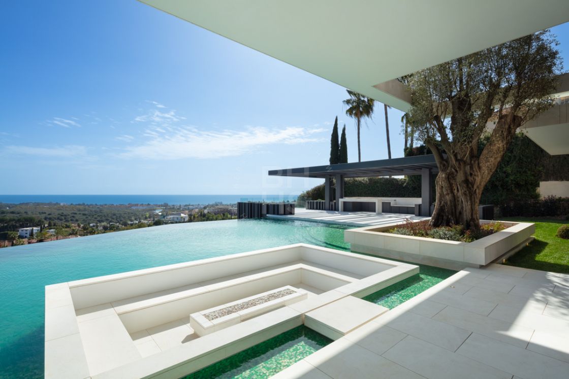 Cutting-edge frontline golf villa in Los Flamingos, Benahavís