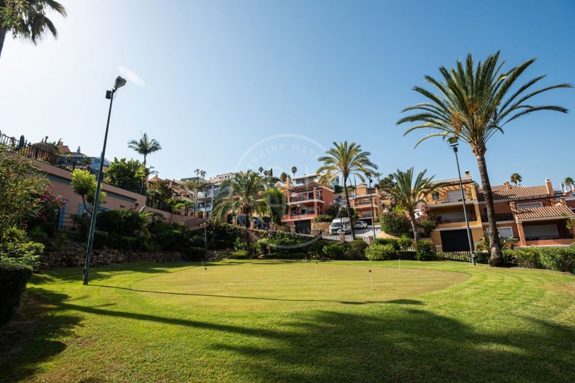 Competitively priced townhouse in the Golf Valley of Nueva Andalucía, Marbella