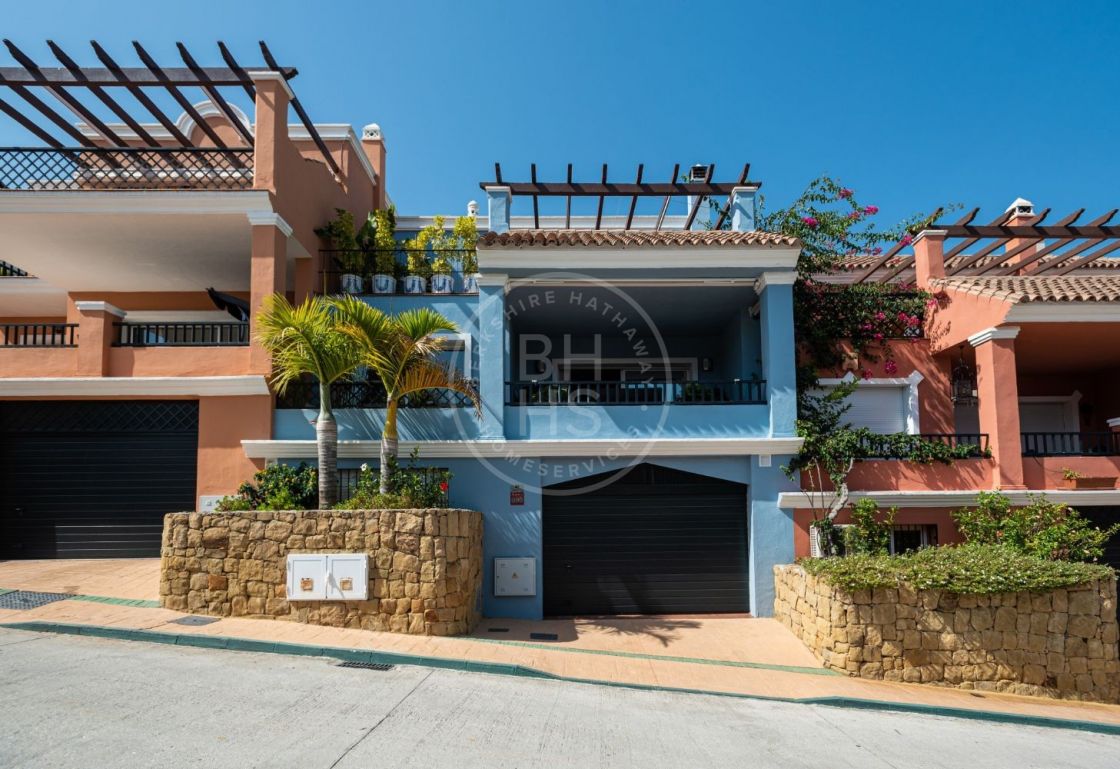Competitively priced townhouse in the Golf Valley of Nueva Andalucía, Marbella