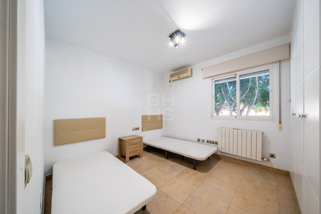 Recently renovated beachfront apartment with sea views close to the historic centre of Malaga