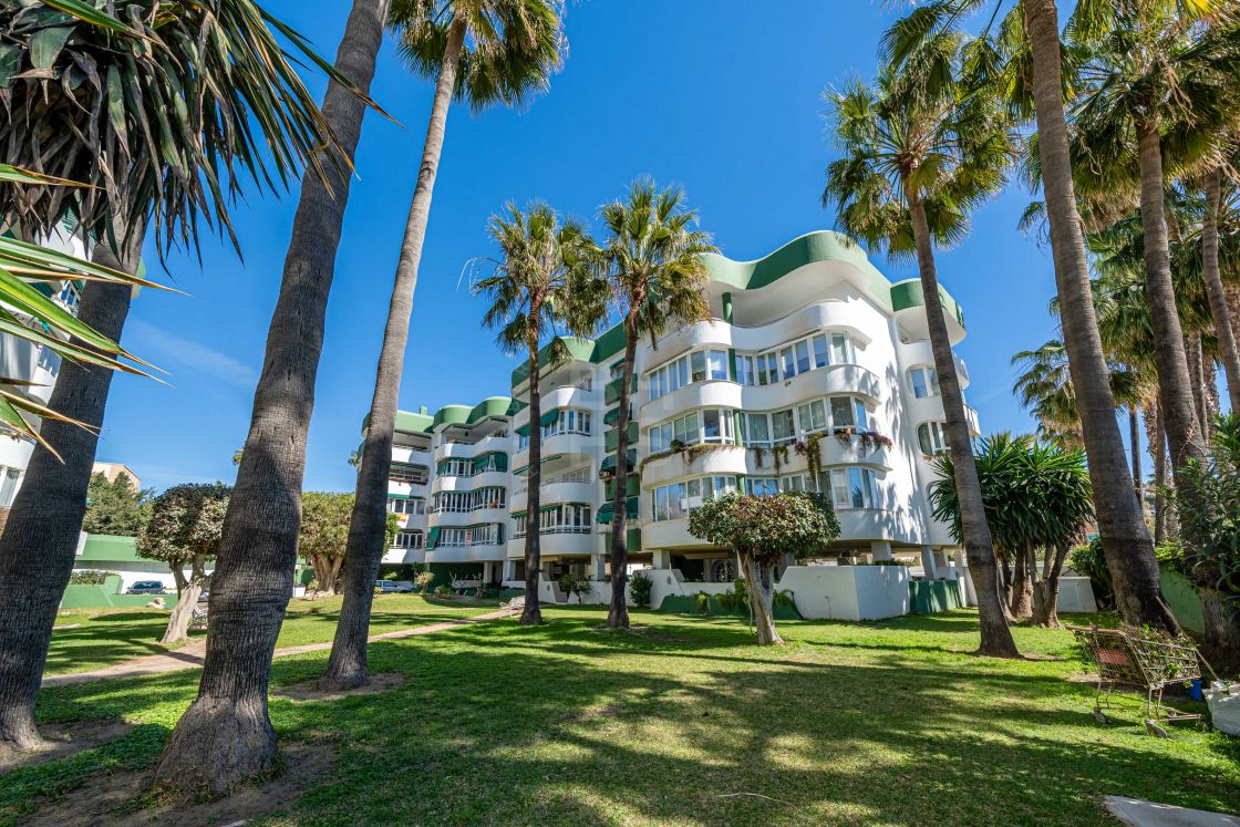 Recently renovated beachfront apartment with sea views close to the historic centre of Malaga