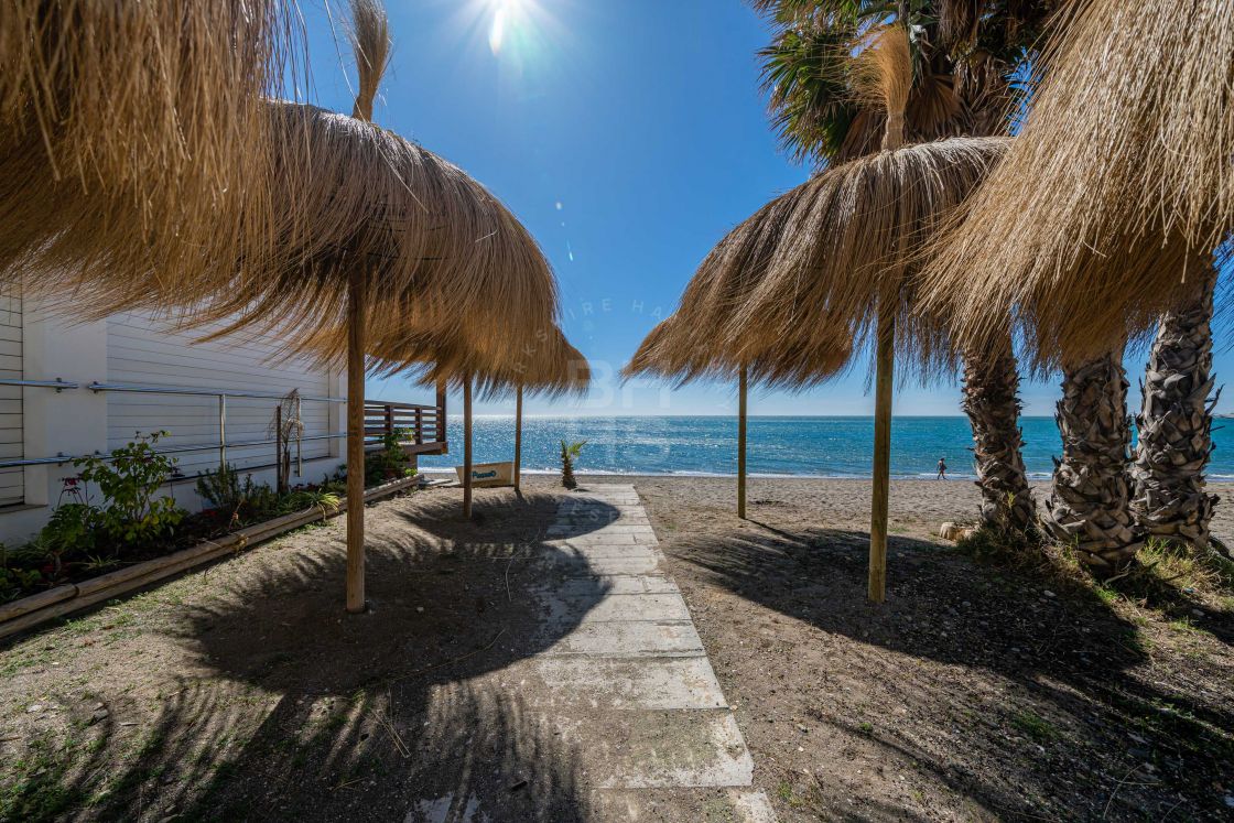 Apartamento recién reformado en primera línea de playa con vistas al mar cerca del centro histórico de Málaga
