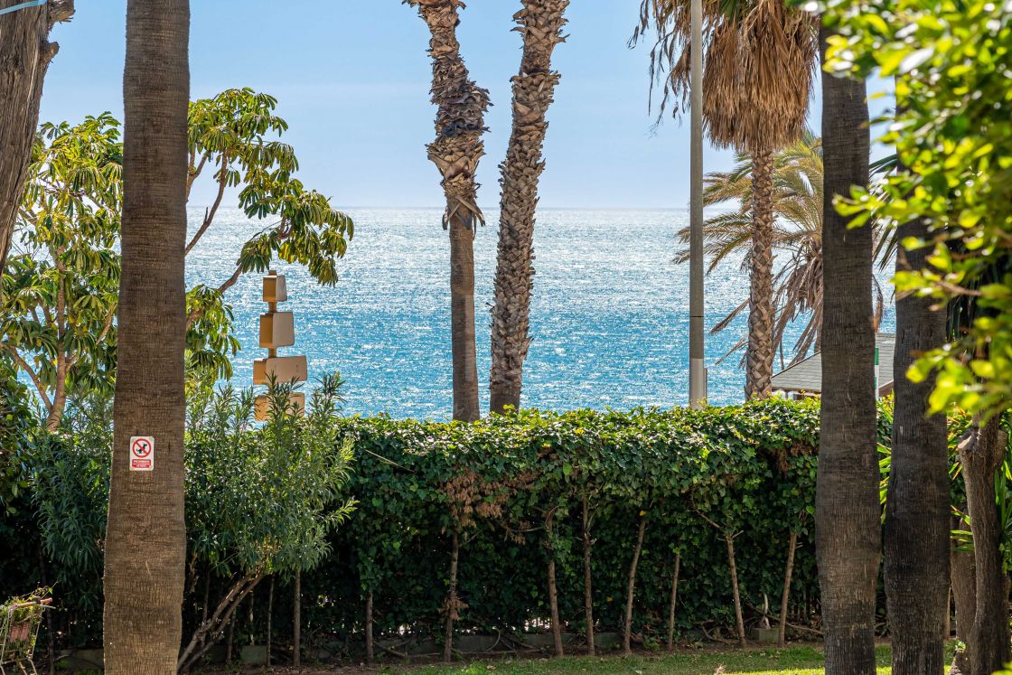 Recently renovated beachfront apartment with sea views close to the historic centre of Malaga