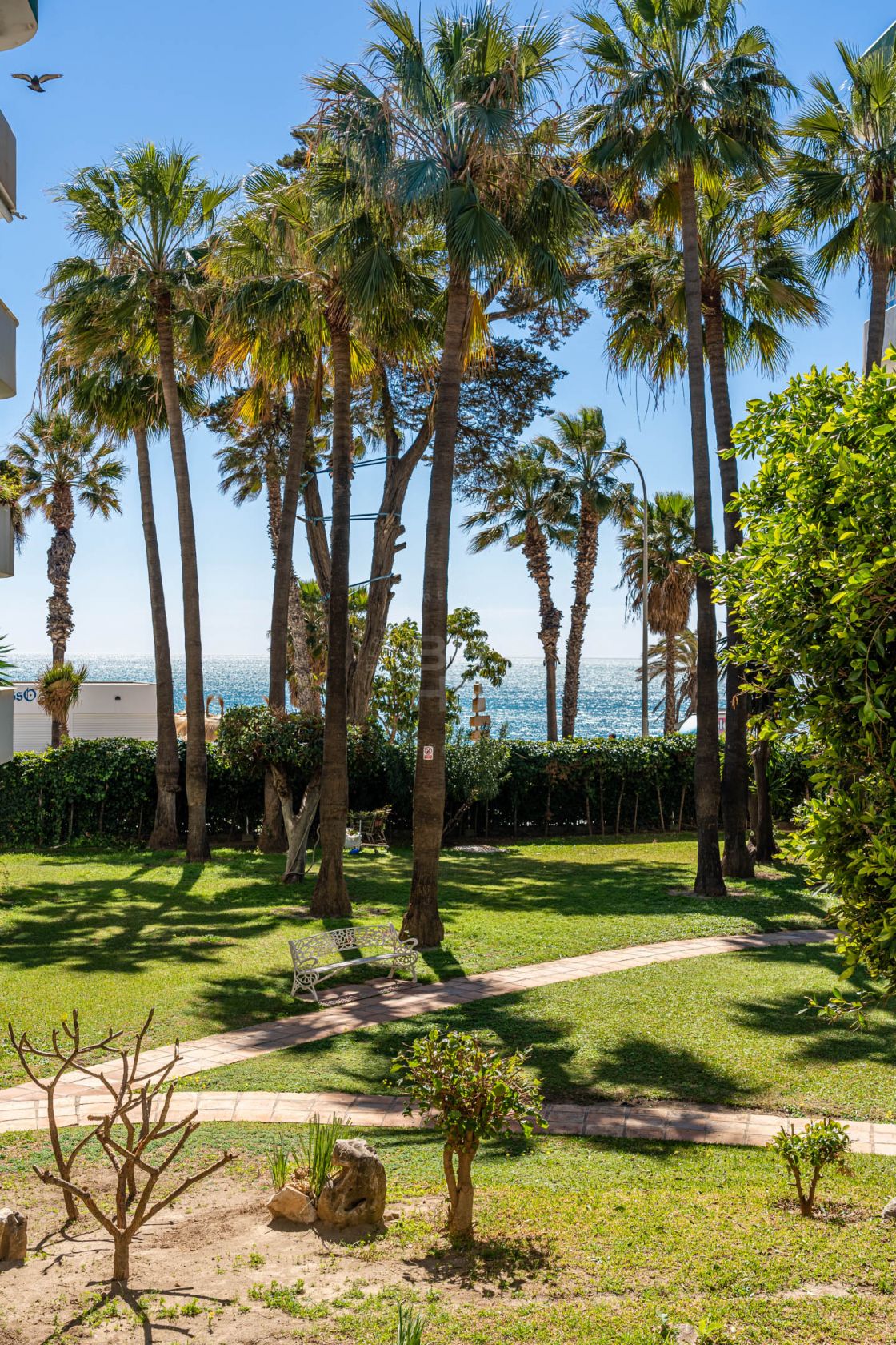 Recently renovated beachfront apartment with sea views close to the historic centre of Malaga