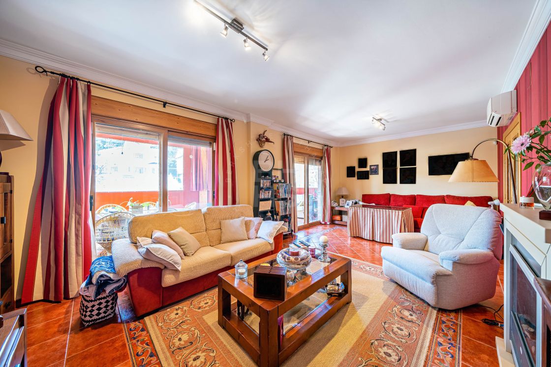 Splendid villa with Andalusian charm just a 5-minute walk from the beach in Benalmadena