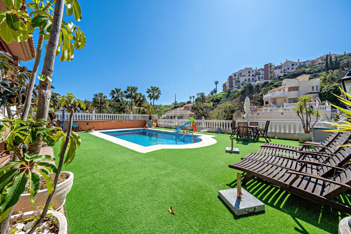 Splendid villa with Andalusian charm just a 5-minute walk from the beach in Benalmadena