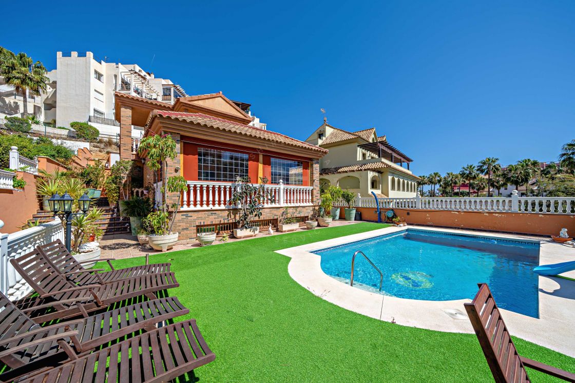 Espléndida villa con encanto andaluz a 5 minutos andando de la playa en Benalmádena