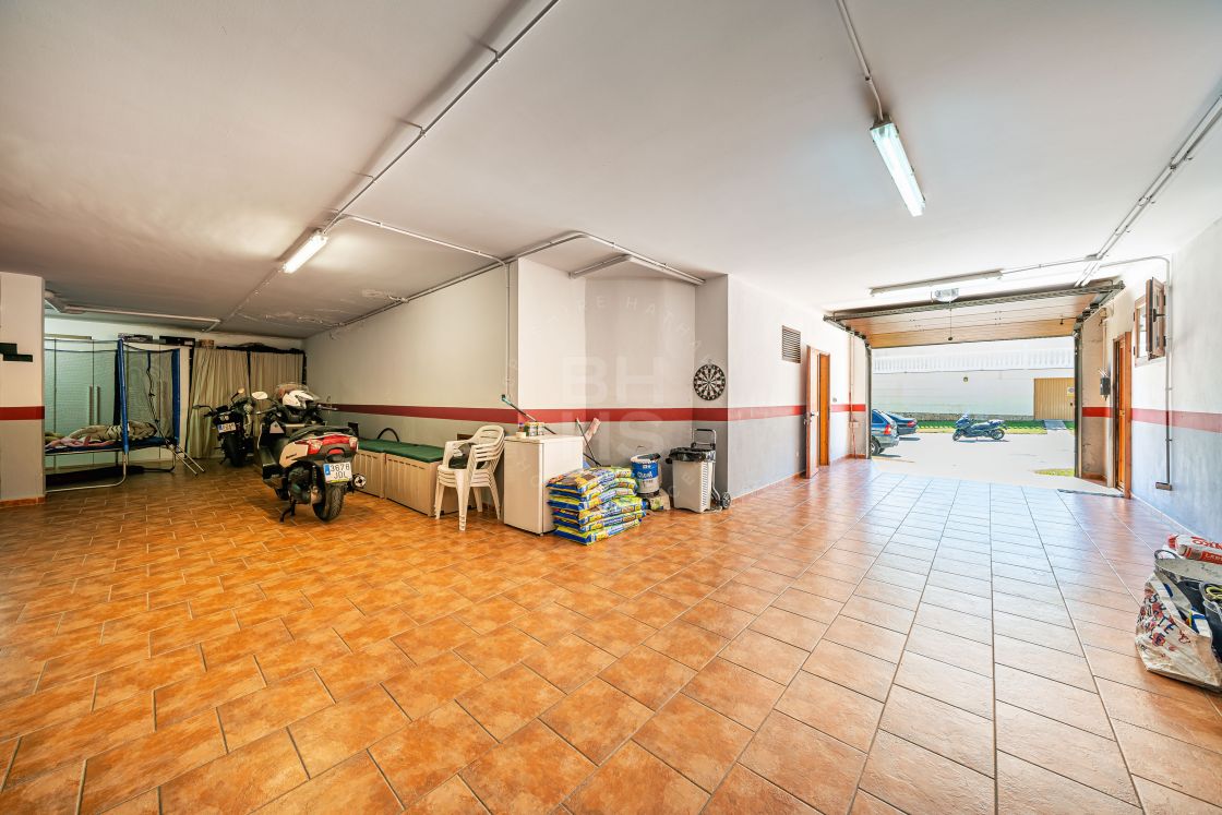 Splendid villa with Andalusian charm just a 5-minute walk from the beach in Benalmadena
