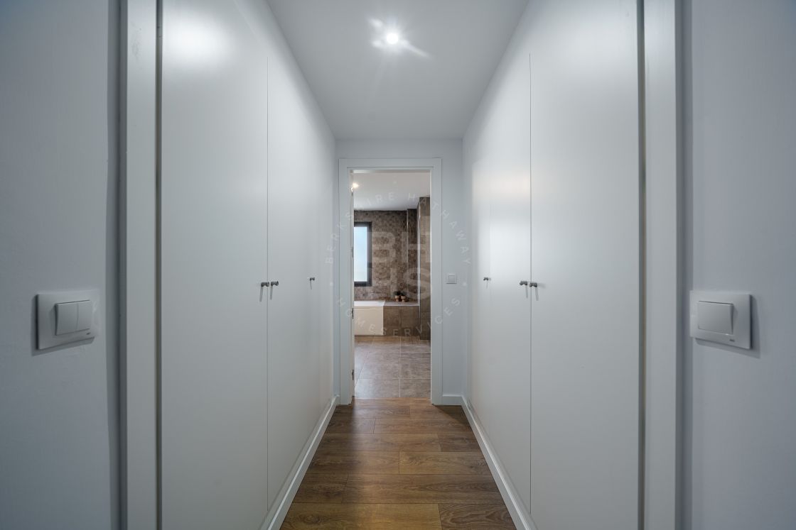 Brand new first-floor apartment in a modern residential complex situated in an exclusive area of El Limonar