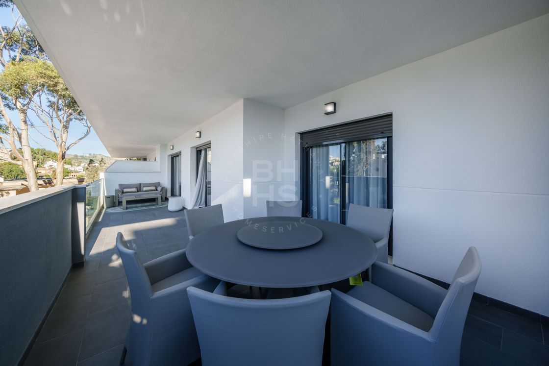 Brand new first-floor apartment in a modern residential complex situated in an exclusive area of El Limonar