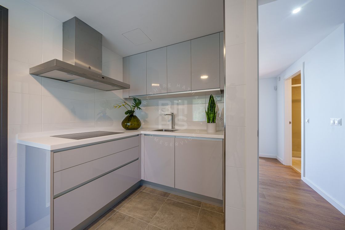 Brand new first-floor apartment in a modern residential complex situated in an exclusive area of El Limonar